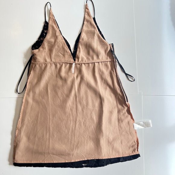 🎈HOST PICK🎈NEW! FREE PEOPLE Lace Mini Black Dress, Size 12 - Picture 12 of 16